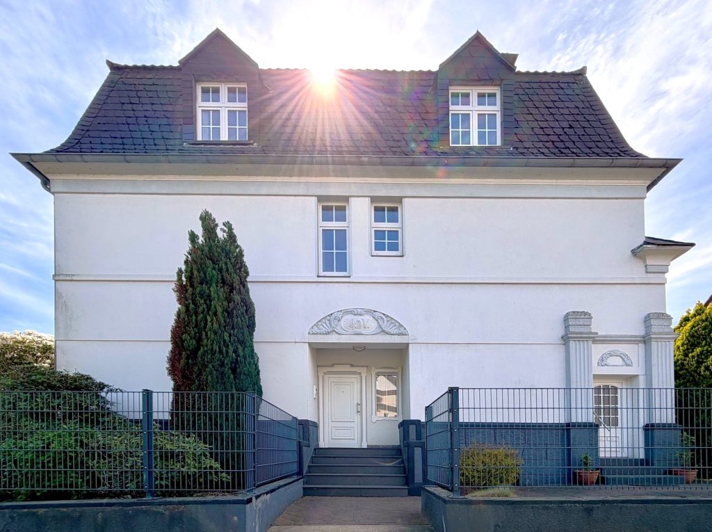 Zwei Hauseingänge Immobilienangebot - Hattingen - Alle - Wo Wohnträume Wirklichkeit werden
in Hattingen (Grenze Bochum-Linden)