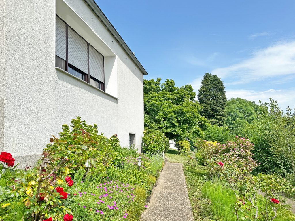 Zuwegung zum Haus Immobilienangebot - Bochum - Alle - Wunschplatz mit Aussicht - Ihr neues Zuhause
in Stiepel