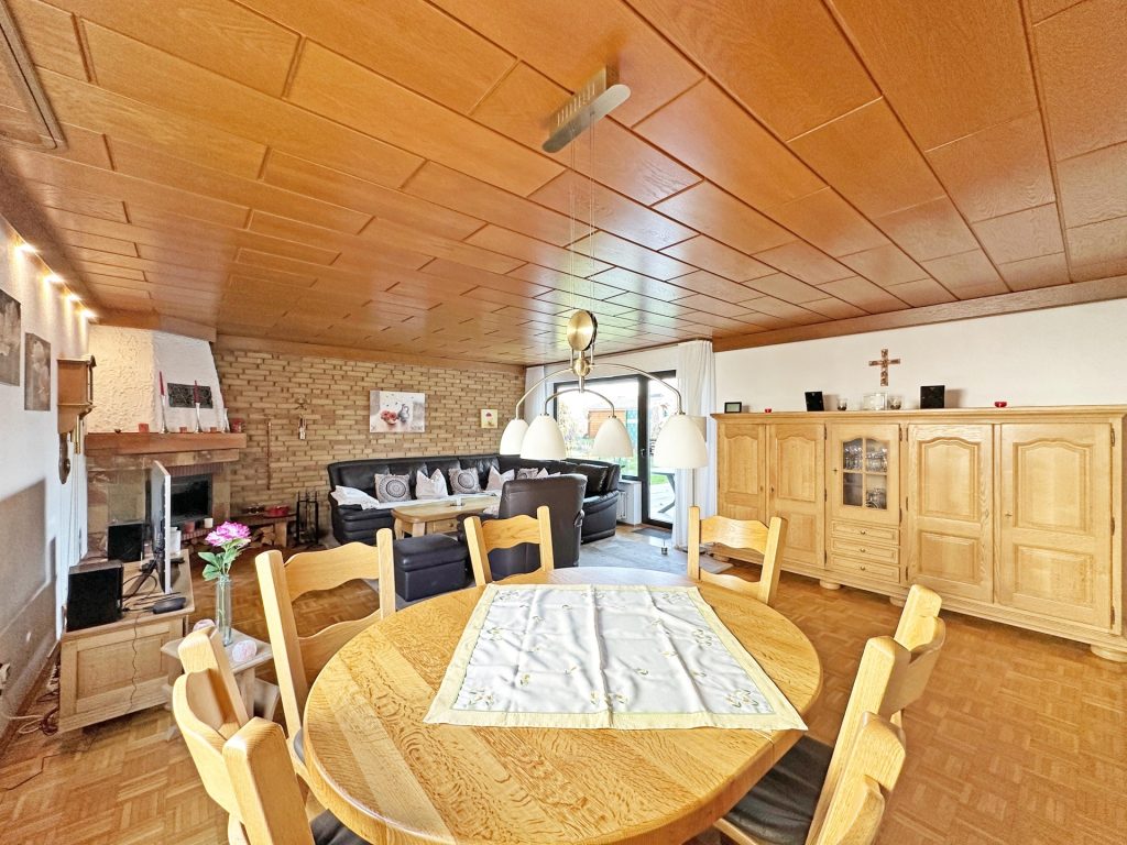 Ess- / Wohnbereich Immobilienangebot - Bochum - Alle - Ein Ort zum Ankommen: Zweifamilienhaus
in Langendreer