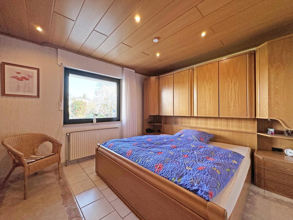 Hauptschlafzimmer Immobilienangebot - Bochum - Alle - Ein Ort zum Ankommen: Zweifamilienhaus
in Langendreer