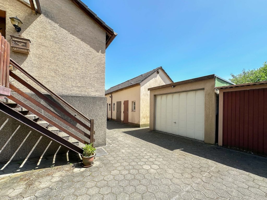 Blick auf die Garage Immobilienangebot - Bochum - Alle - Garten, Garage, Glücksgefühle !
Mehr Haus als Wohnung in Werne