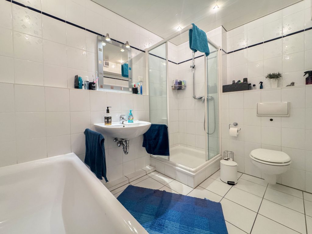 Badezimmer OG Immobilienangebot - Bochum - Alle - Stilvoll wohnen, entspannt leben
in Wattenscheid