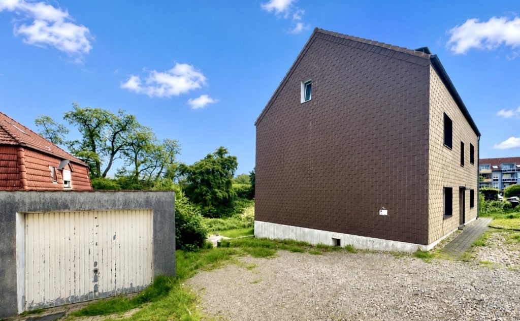 Eine Garage und zwei Stellplatzmöglichkeiten Immobilienangebot - Bochum - Alle - Solide Kapitalanlage in Toplage
in Eppendorf