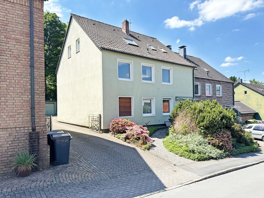 Frontansicht Immobilienangebot - Bochum - Alle - Viel Platz für die ganze Familie
in Harpen