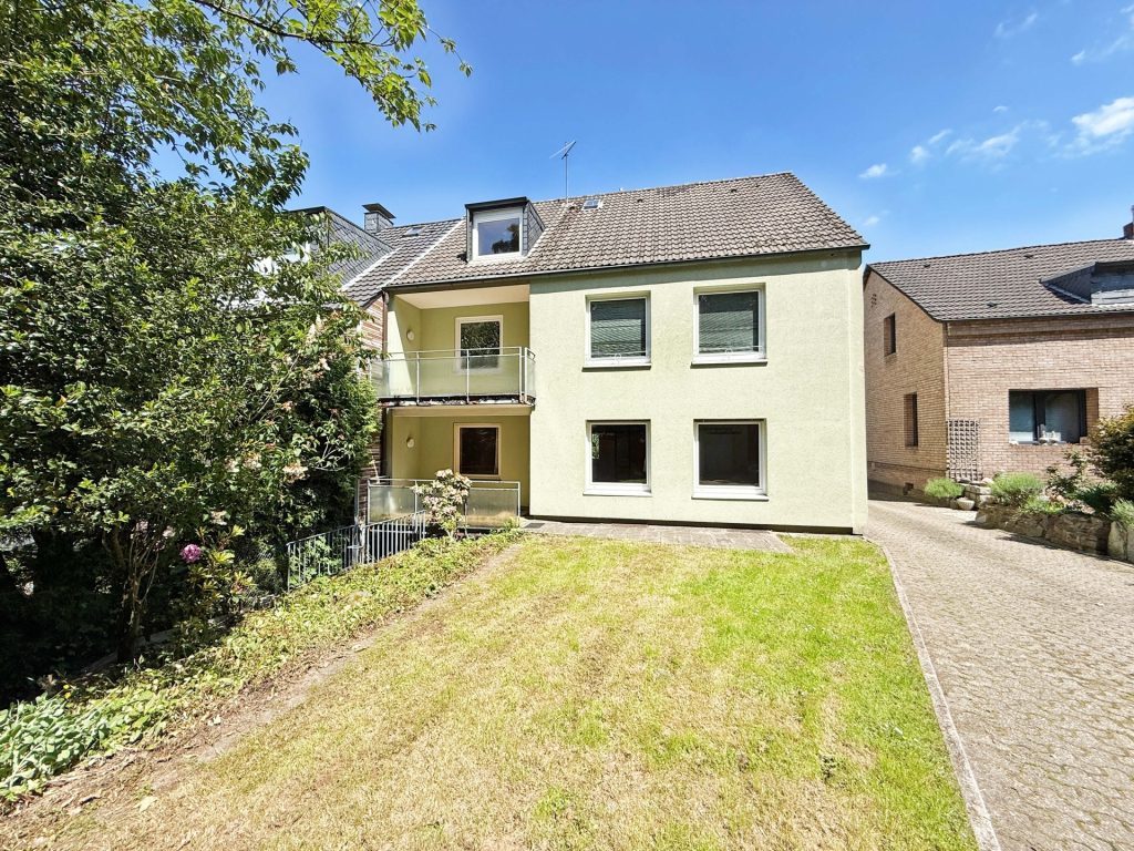 Rückansicht Immobilienangebot - Bochum - Alle - Viel Platz für die ganze Familie
in Harpen