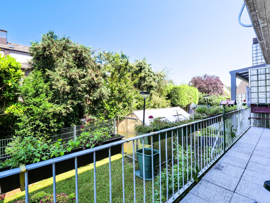 Blick vom Balkon Erdgeschoss Immobilienangebot - Bochum - Alle - Wohntraum mit Einliegerwohnung
in Höntrop