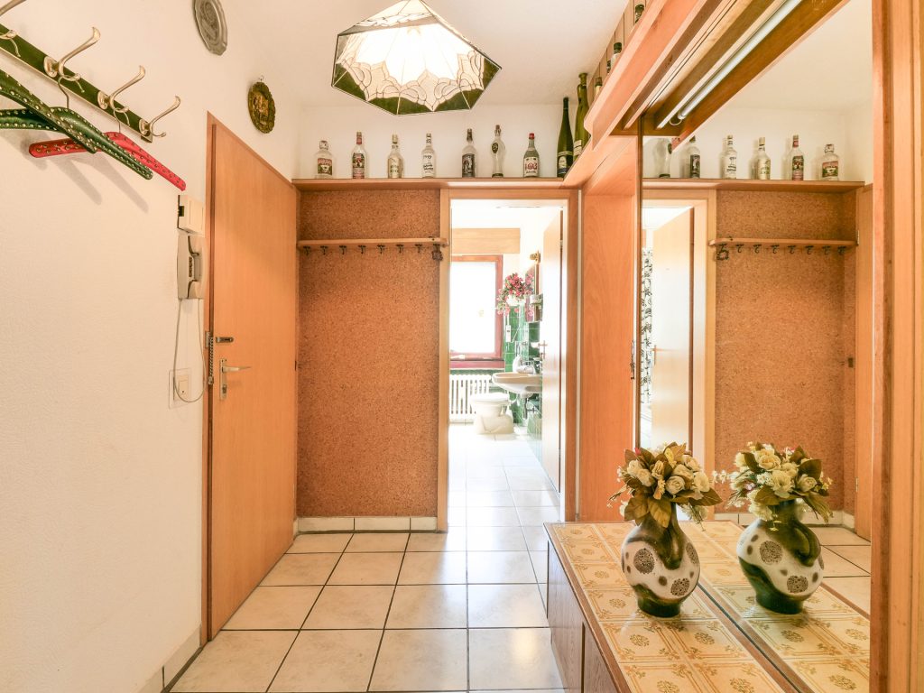 Diele Erdgeschoss Immobilienangebot - Bochum - Alle - Wohntraum mit Einliegerwohnung
in Höntrop