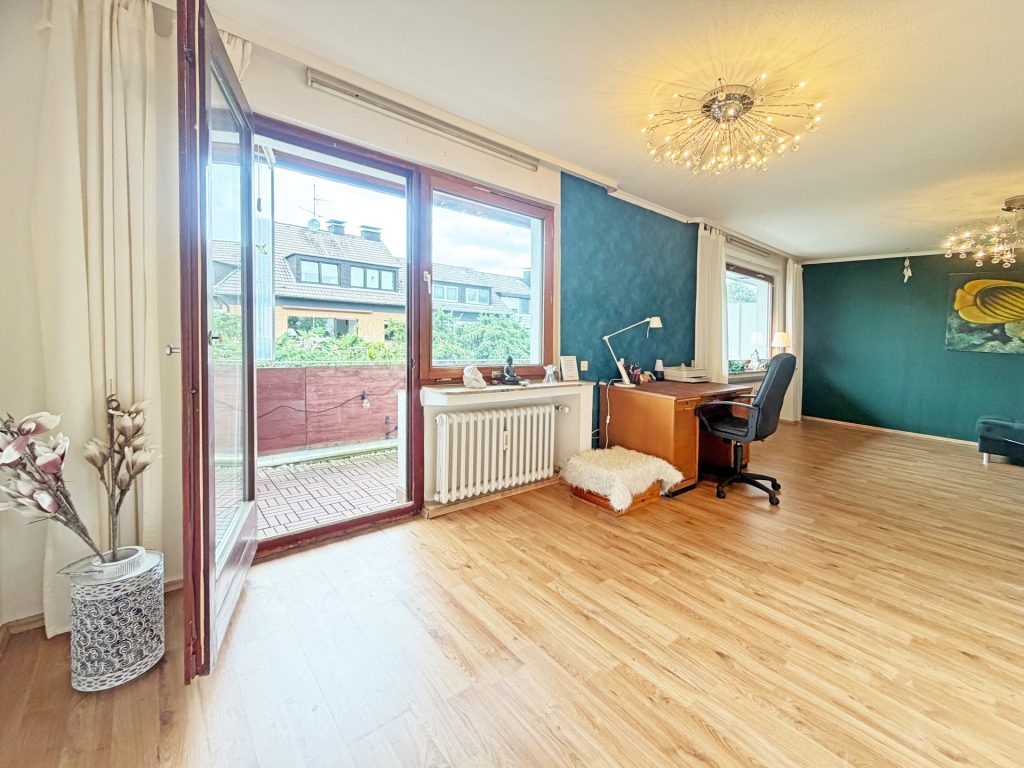 Essbereich mit Zutritt zur Loggia Obergeschoss Immobilienangebot - Bochum - Alle - Wohntraum mit Einliegerwohnung
in Höntrop