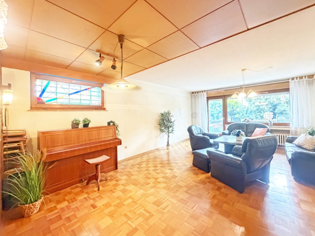 Wohn-/Esszimmer Erdgeschoss Immobilienangebot - Bochum - Alle - Wohntraum mit Einliegerwohnung
in Höntrop