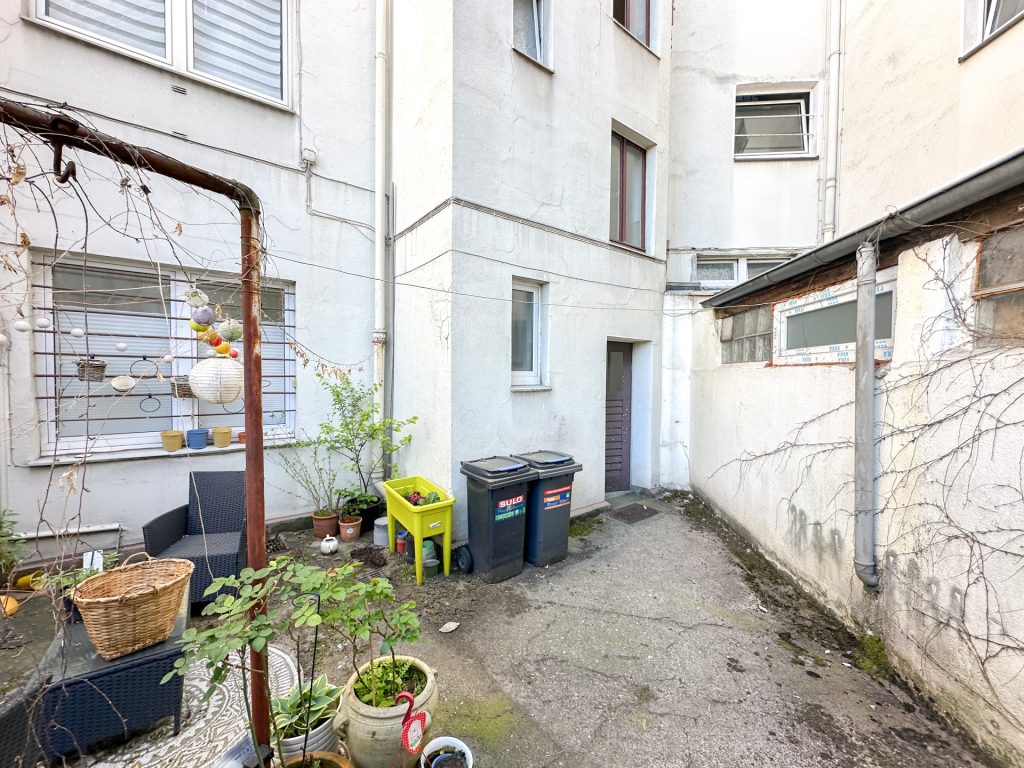 weitere Ansicht Hinterhof Immobilienangebot - Bochum - Alle - Solide Kapitalanlage: Voll vermietetes Wohn- und Geschäftshaus
in Altenbochum