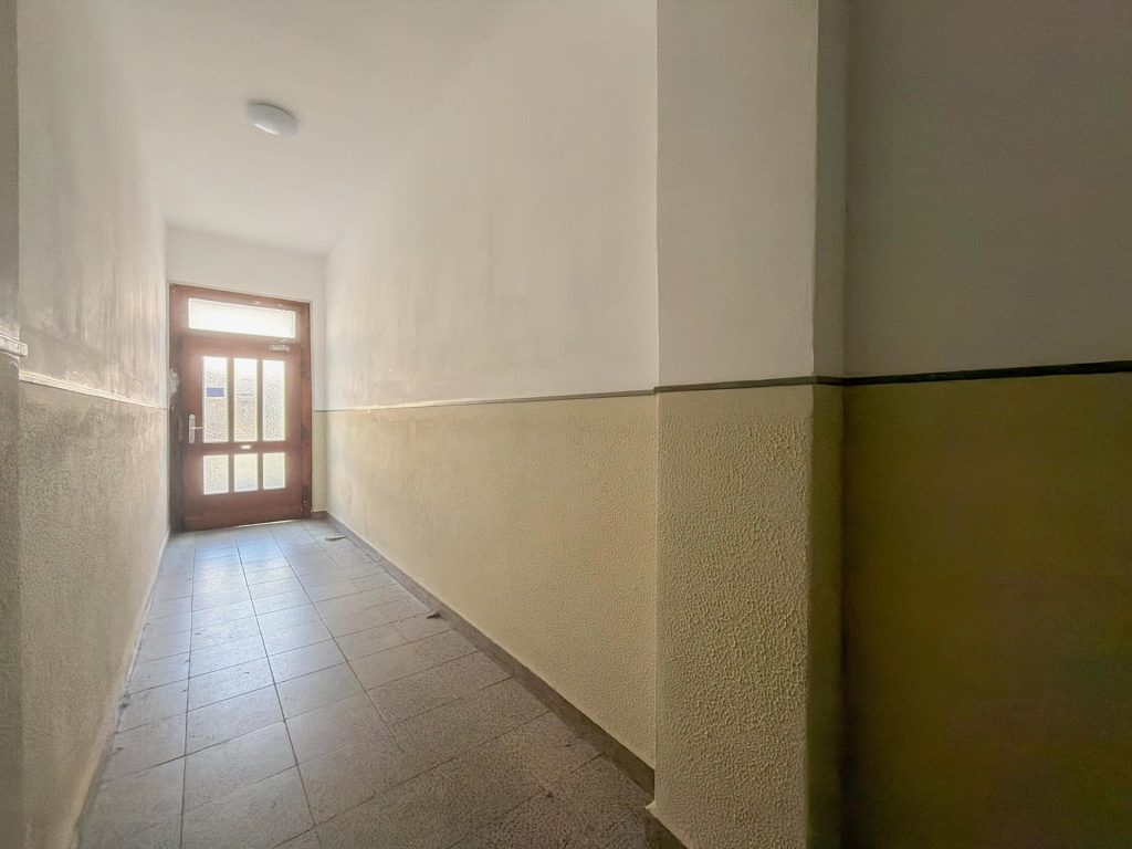 Hauseingang Immobilienangebot - Bochum - Alle - Solide Kapitalanlage: Voll vermietetes Wohn- und Geschäftshaus
in Altenbochum