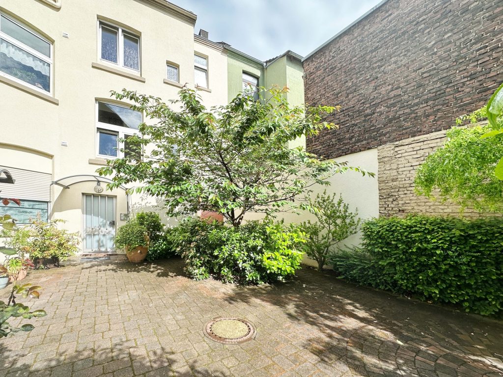 Innenhof Immobilienangebot - Bochum - Alle - Eine Investition mit Potenzial
in Bochum-Wattenscheid