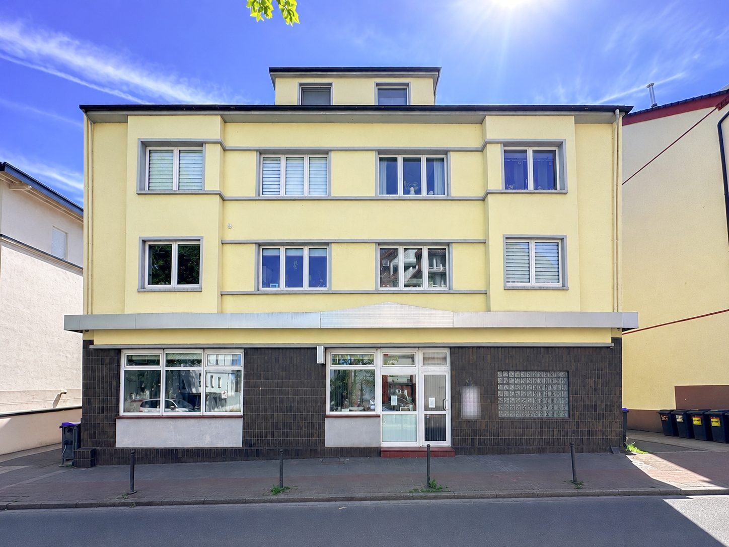 Immobilienangebot - Bochum - Alle - Freistehendes Wohn- und Geschäftshaus mit Tierarztpraxis
in Harpen