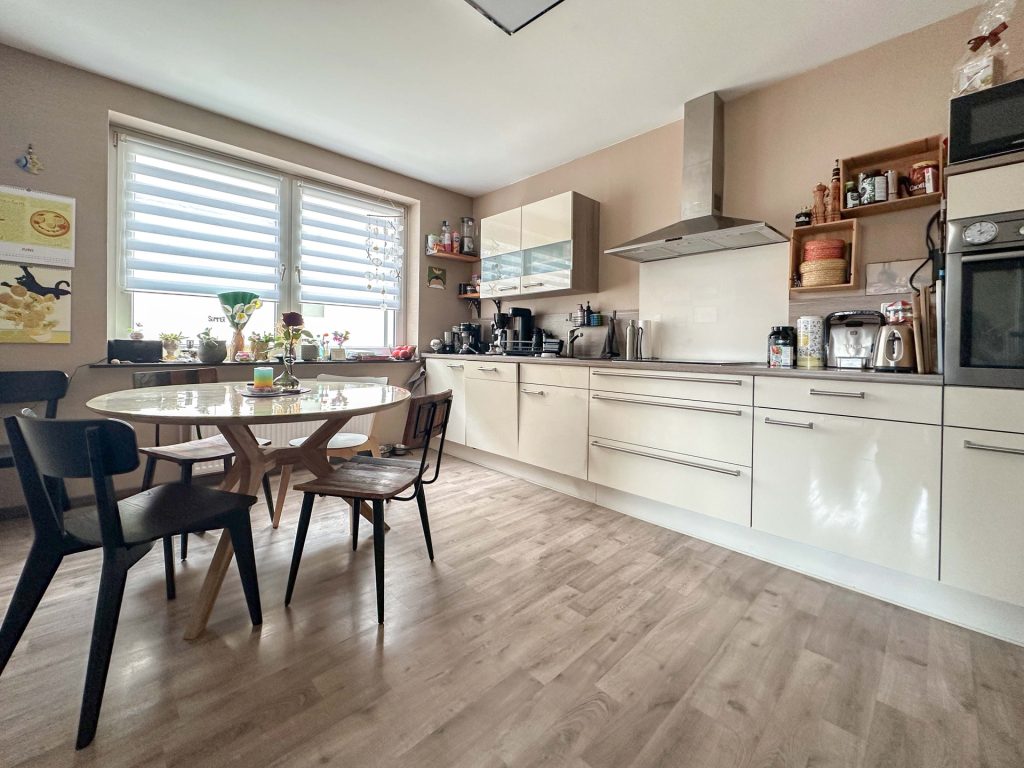 Küche 1. Obergeschoss Immobilienangebot - Bochum - Alle - Freistehendes Wohn- und Geschäftshaus mit Tierarztpraxis
in Harpen