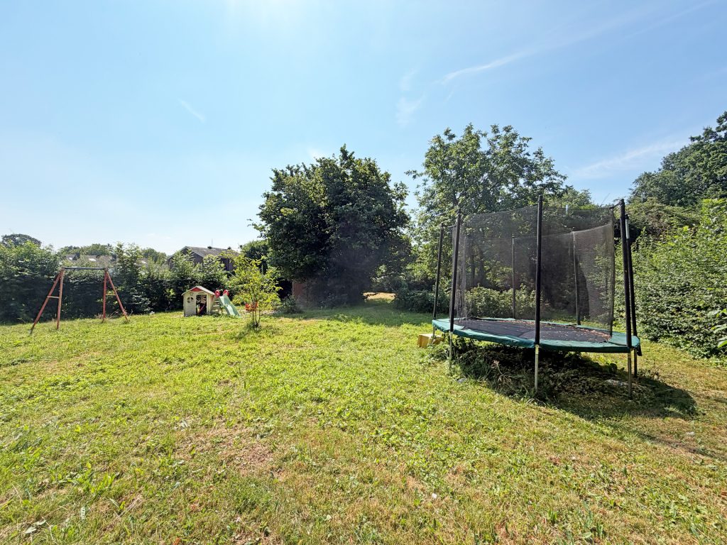 Gartenansicht Immobilienangebot - Bochum - Alle - Freistehendes Wohn- und Geschäftshaus mit Tierarztpraxis
in Harpen