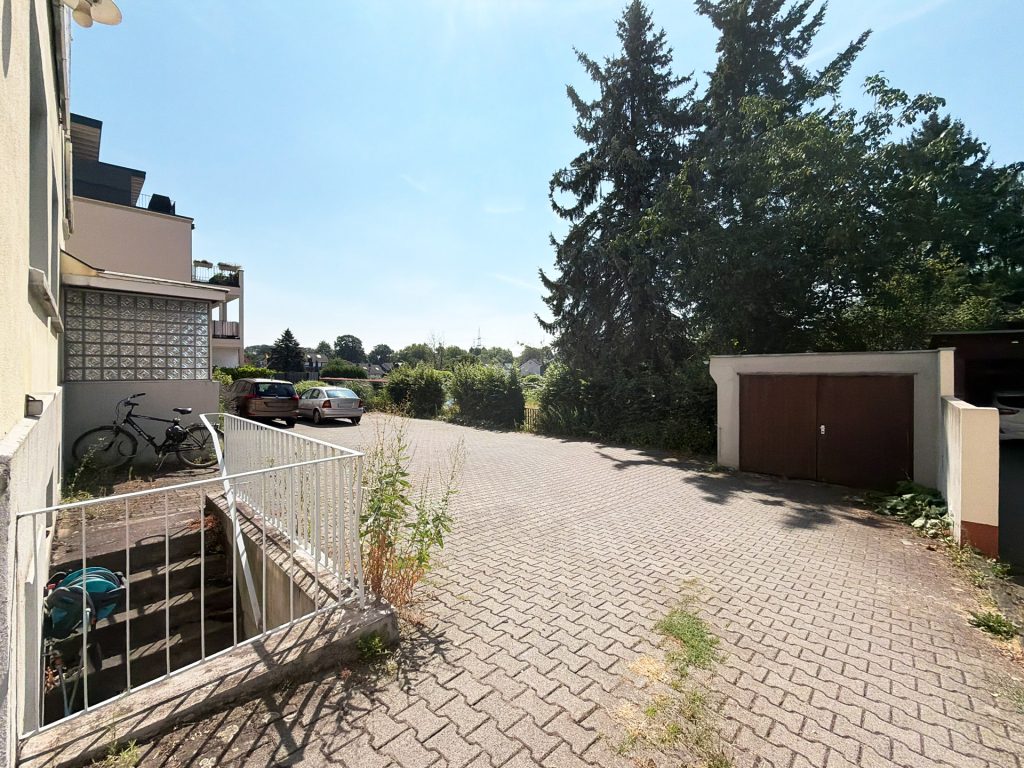 Hinterhof Immobilienangebot - Bochum - Alle - Freistehendes Wohn- und Geschäftshaus mit Tierarztpraxis
in Harpen