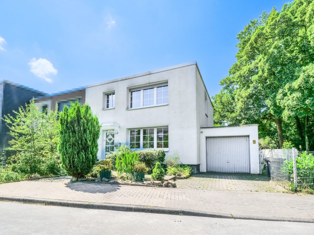 Vorderansicht mit Garage Immobilienangebot - Bochum - Alle - Ein Zuhause für Ihre Familie
in Hiltrop