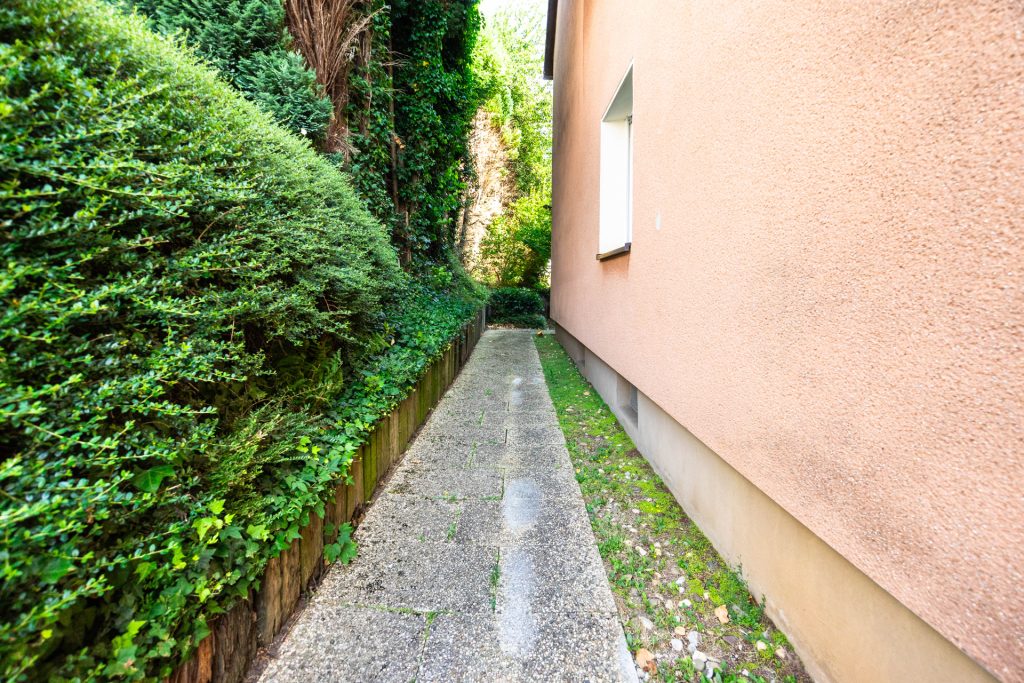 Garteneingang Immobilienangebot - Bochum - Alle - Attraktive Kapitalanlage: Voll vermietetes Mehrfamilienhaus mit ca. 1.100 m² Wohnfläche
in Höntrop