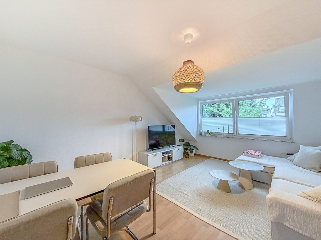 Wohn- und Essbereich Haus 4a 2.OG links Immobilienangebot - Bochum - Alle - Attraktive Kapitalanlage: Voll vermietetes Mehrfamilienhaus mit ca. 1.100 m² Wohnfläche
in Höntrop