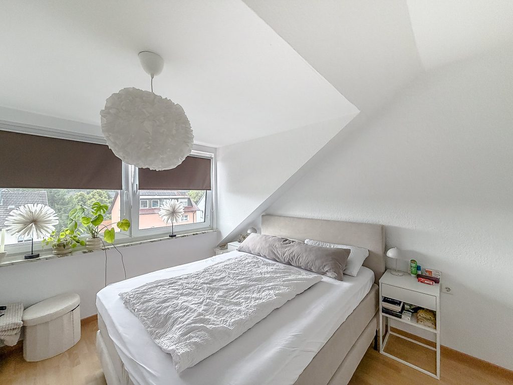 Schlafzimmer Haus 4a 2.OG links Immobilienangebot - Bochum - Alle - Attraktive Kapitalanlage: Voll vermietetes Mehrfamilienhaus mit ca. 1.100 m² Wohnfläche
in Höntrop