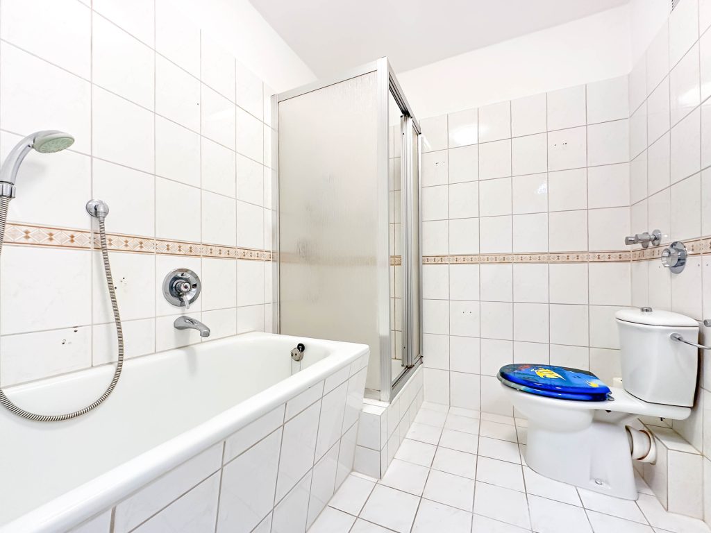Badezimmer Immobilienangebot - Bochum - Alle - 3,5-Raum-Wohnung mit Terrasse & Garage
in Wattenscheid