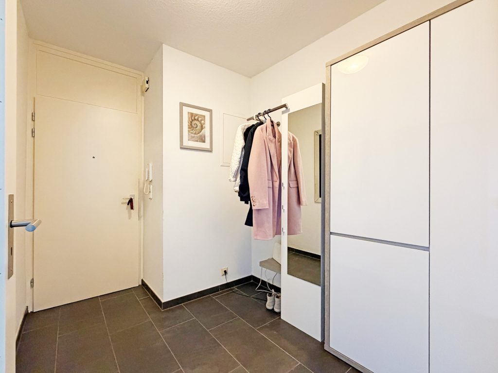Eingangsbereich Immobilienangebot - Bochum - Alle - Wohnglück: Geräumige Balkonwohnung
in Querenburg