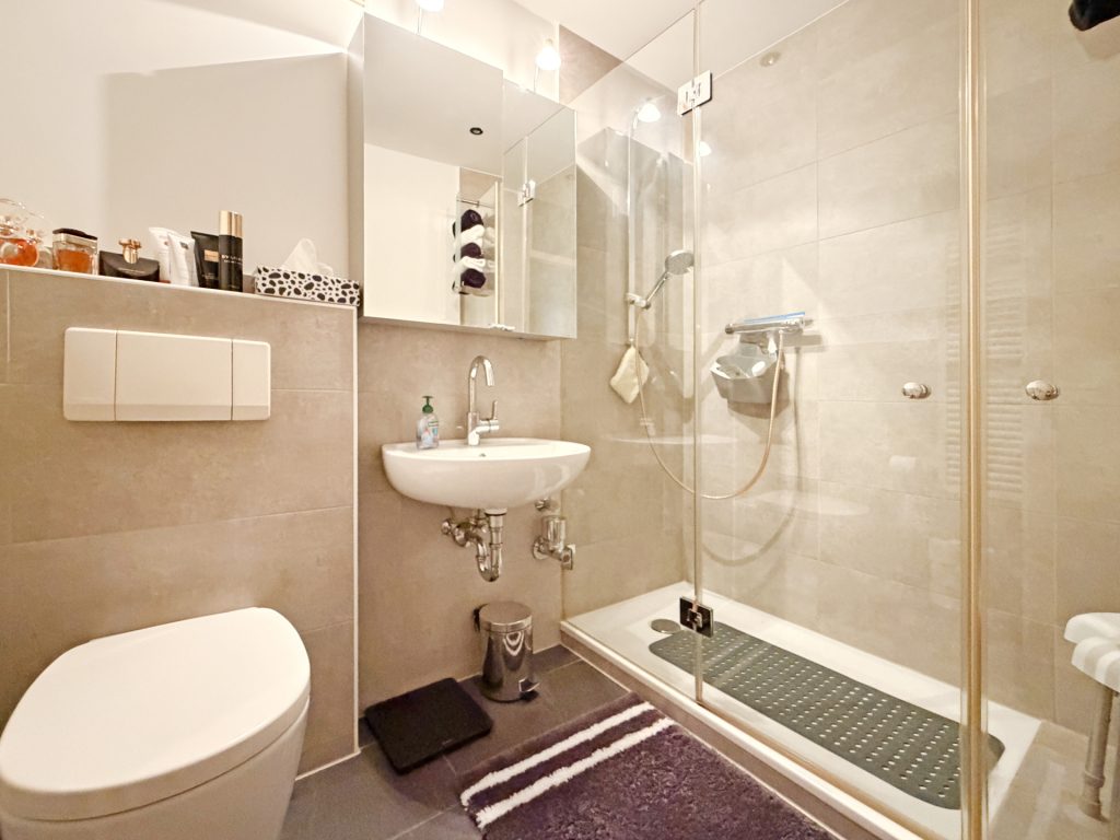 Badezimmer Immobilienangebot - Bochum - Alle - Wohnglück: Geräumige Balkonwohnung
in Querenburg
