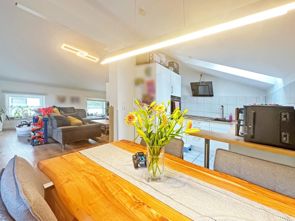 Küche mit Esstisch Dachgeschoss Immobilienangebot - Bochum - Alle - Ein Angebot, das Sie nicht verpassen sollten
in Weitmar/ Munscheid