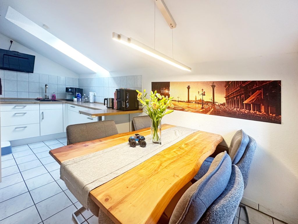Küche mit Esstisch Dachgeschoss Immobilienangebot - Bochum - Alle - Ein Angebot, das Sie nicht verpassen sollten
in Weitmar/ Munscheid