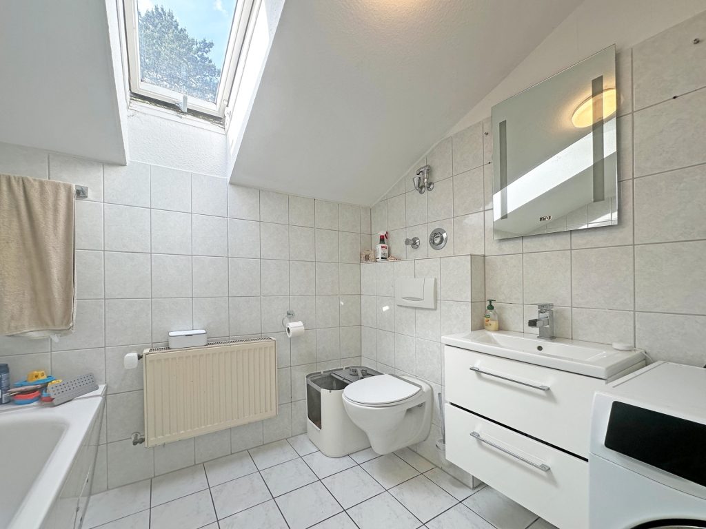 Badezimmer Dachgeschoss Immobilienangebot - Bochum - Alle - Ein Angebot, das Sie nicht verpassen sollten
in Weitmar/ Munscheid