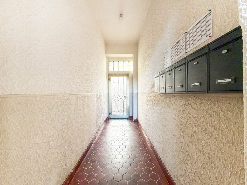 Eingangsbereich Immobilienangebot - Bochum - Alle - Altbaucharme trifft auf stabile Rendite
in Langendreer