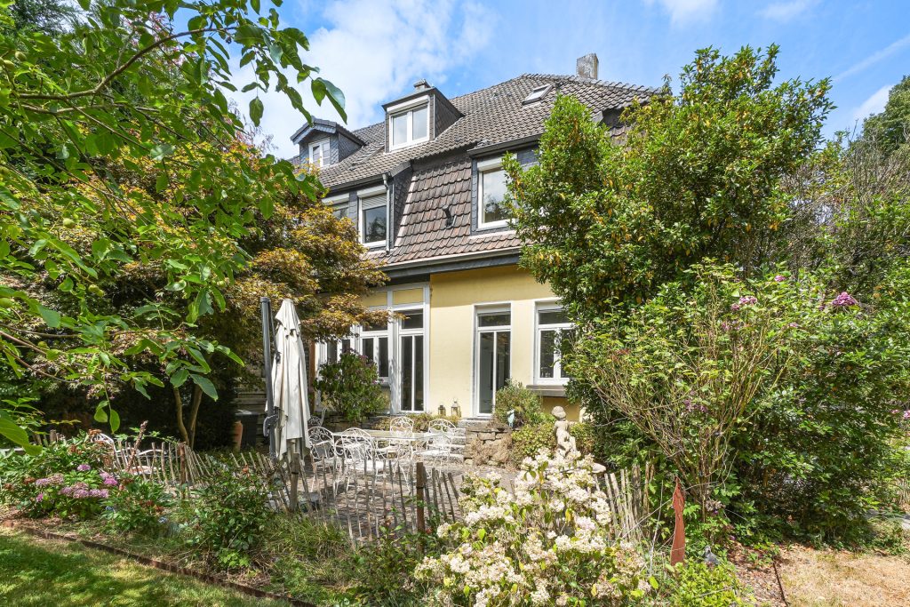 Rückansicht Immobilienangebot - Bochum - Alle - Ihr einzigartiges Altbauanwesen mit Geschichte
in Riemke