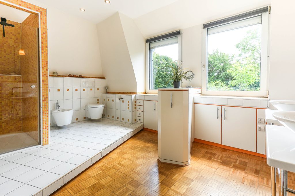 Badezimmer (OG) Immobilienangebot - Bochum - Alle - Ihr einzigartiges Altbauanwesen mit Geschichte
in Riemke