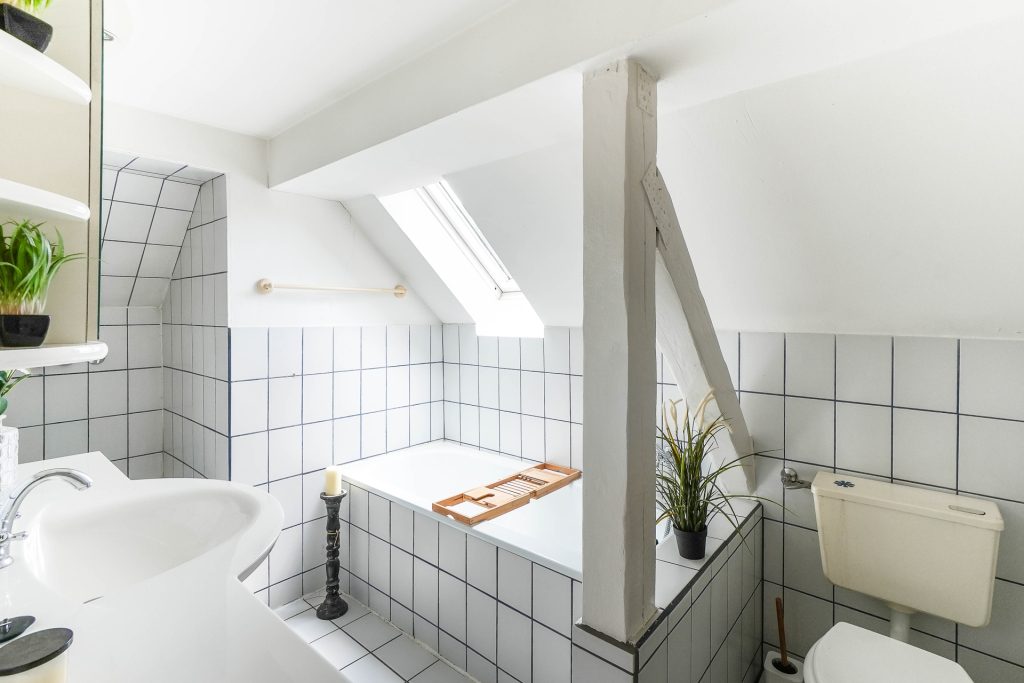 Badezimmer (DG) Immobilienangebot - Bochum - Alle - Ihr einzigartiges Altbauanwesen mit Geschichte
in Riemke