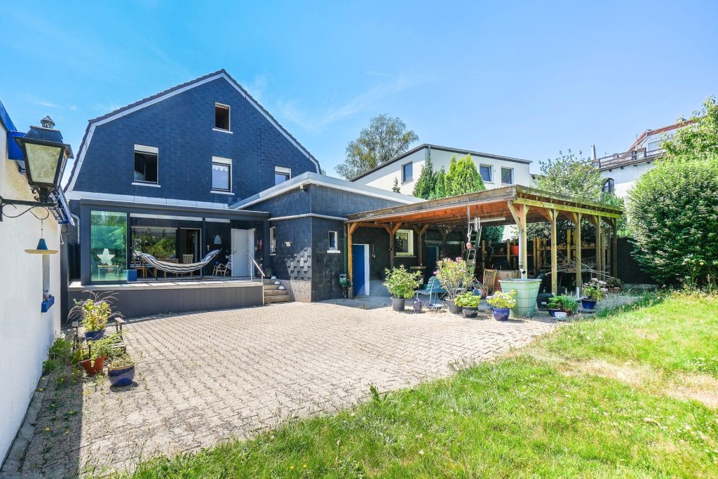 Rückseitenansicht Immobilienangebot - Bochum - Alle - Freistehendes Zuhause für Generationen
in Linden