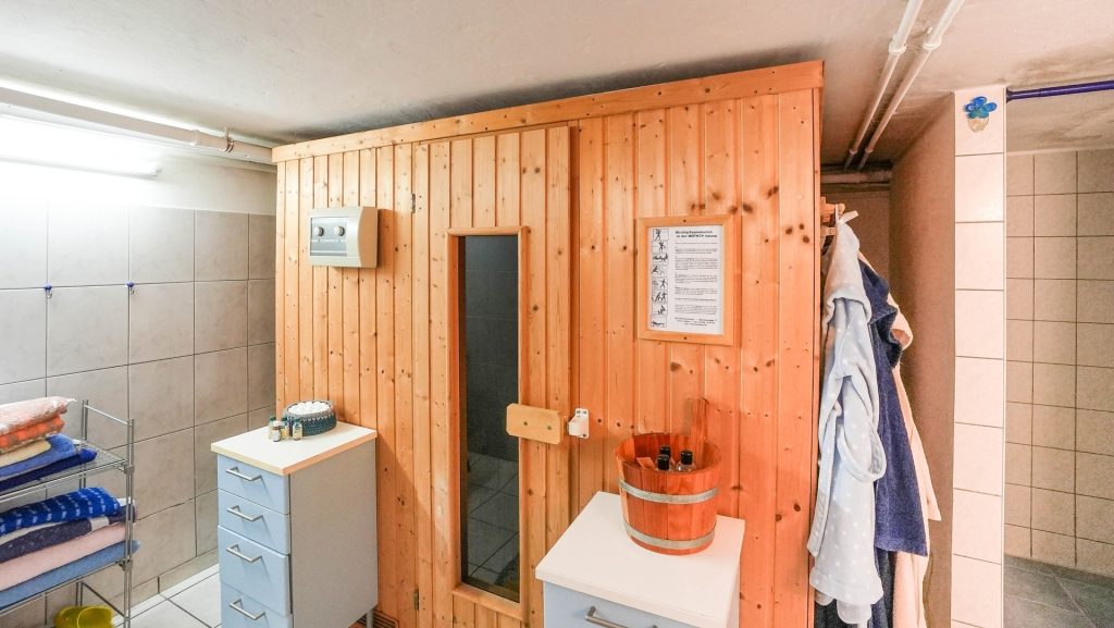 Sauna im Kellergeschoss Immobilienangebot - Bochum - Alle - Freistehendes Zuhause für Generationen
in Linden