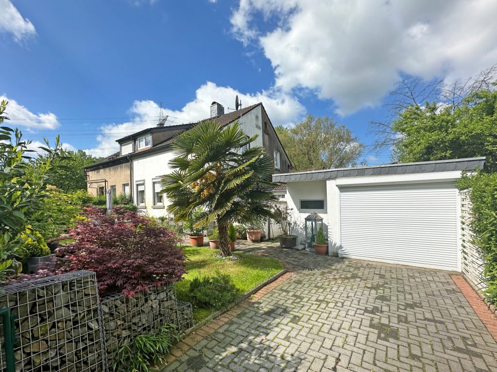 Außenansicht mit Garage Immobilienangebot - Herne - Alle - Ruhrgebietsidylle
in Herne Wanne-Eickel