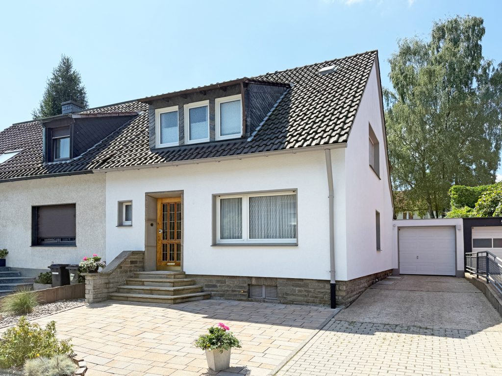 Hausansicht Immobilienangebot - Bochum-Querenburg - Alle - Charmante Doppelhaushälfte mit Garten
in Querenburg