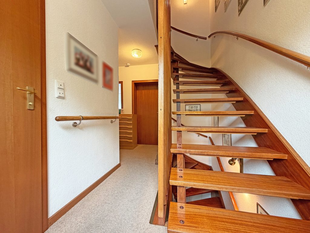 Flurbereich Obergeschoss Immobilienangebot - Hattingen - Alle - Wohlfühlen leicht gemacht: Reihenhaus
in Hattingen-Niederwenigern