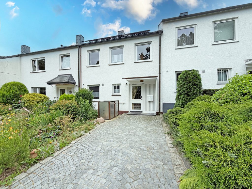 Vorderansicht Immobilienangebot - Hattingen - Alle - Wohlfühlen leicht gemacht: Reihenhaus
in Hattingen-Niederwenigern