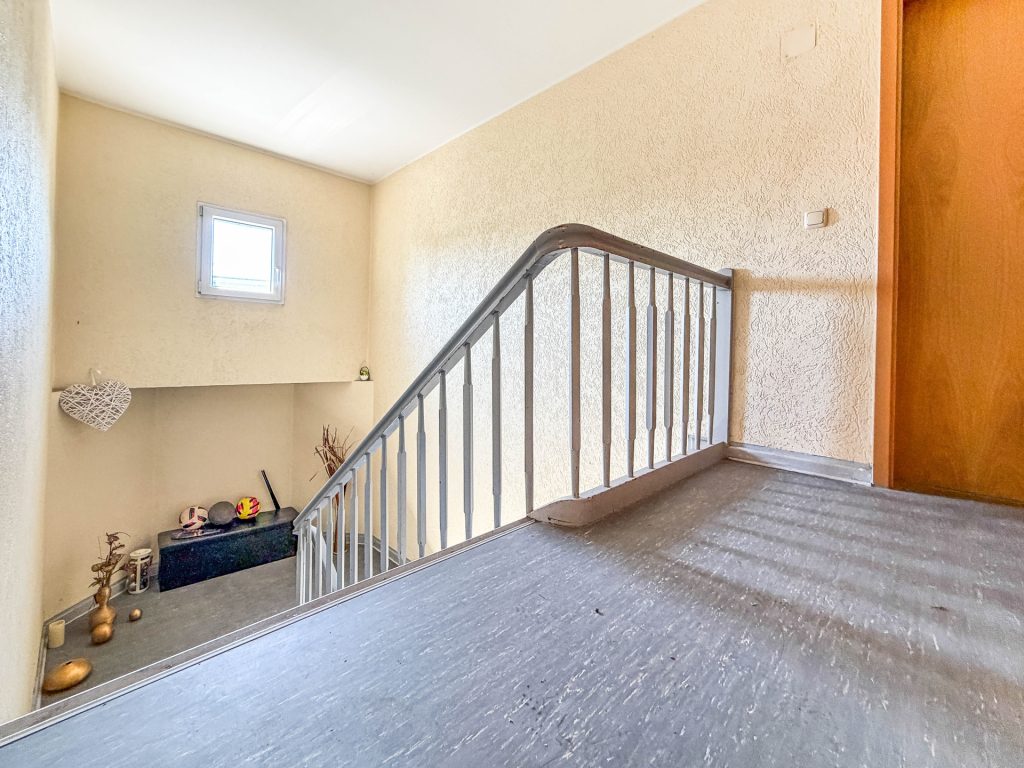 Treppenhaus Immobilienangebot - Bochum - Alle - Zum Wohlfühlen: Zentrale 3,5 Zimmer
in Bochum