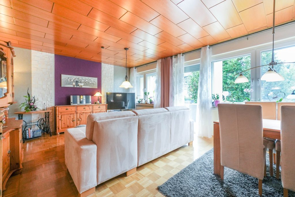 Offener Wohn-/Essbereich Immobilienangebot - Bochum - Alle - 4,5 Zimmer im 1.OG mit Loggia & Garage
in Weitmar