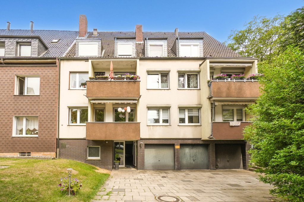 Vorderansicht Immobilienangebot - Bochum - Alle - 4,5 Zimmer im 1.OG mit Loggia & Garage
in Weitmar