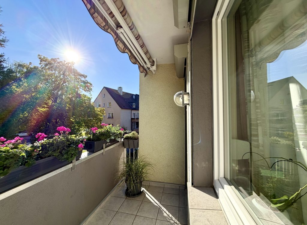 Traumhafte Loggia zum Genießen Immobilienangebot - Bochum - Alle - 4,5 Zimmer im 1.OG mit Loggia & Garage
in Weitmar