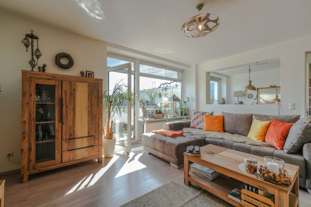 Wohnzimmer mit Zugang zum Balkon Immobilienangebot - Bochum / Wiemelhausen - Alle - Großzügigkeit trifft Wohnkomfort
in Wiemelhausen