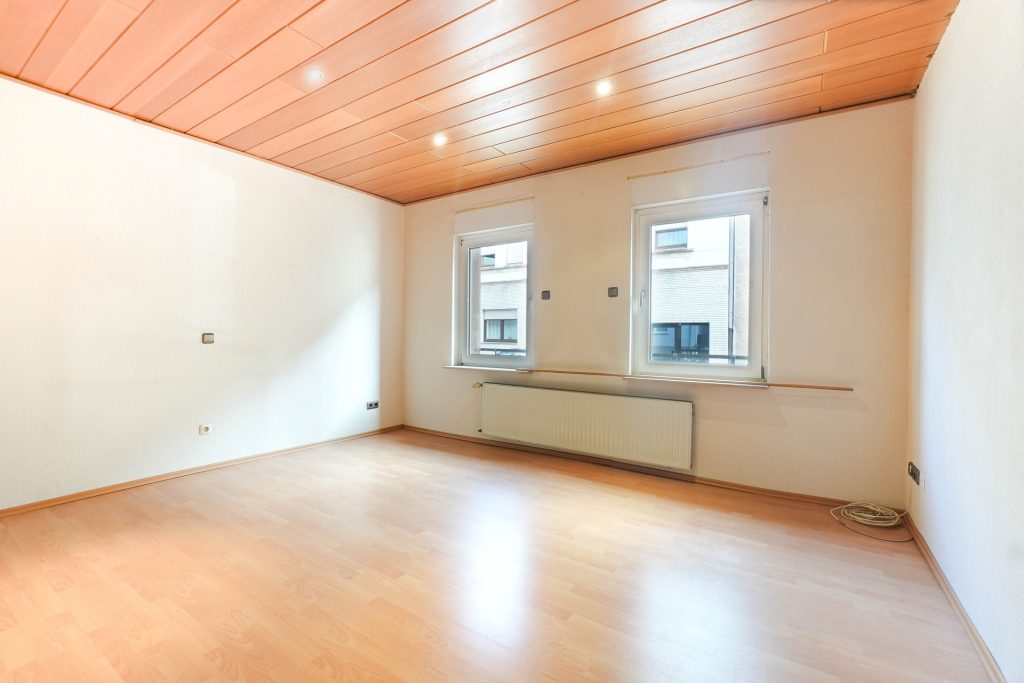 Wohnzimmer 1 Immobilienangebot - Bochum - Alle - Freistehendes Fachwerk-Zweifamilienhaus
in Wattenscheid