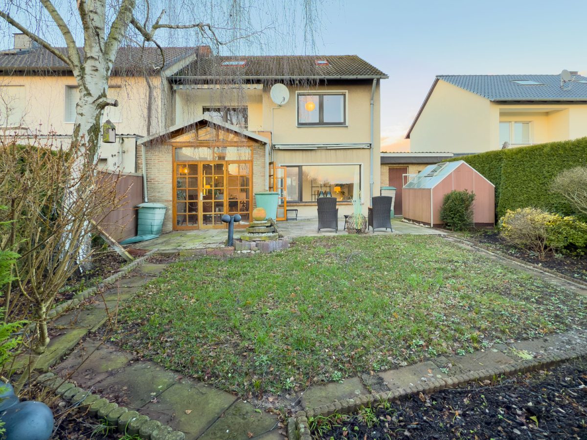 Immobilienangebot - Hamm - Häuser - Provisionsfrei für Käufer: Doppelhaushälfte mit Garage und Kamin in Hamm-Heessen