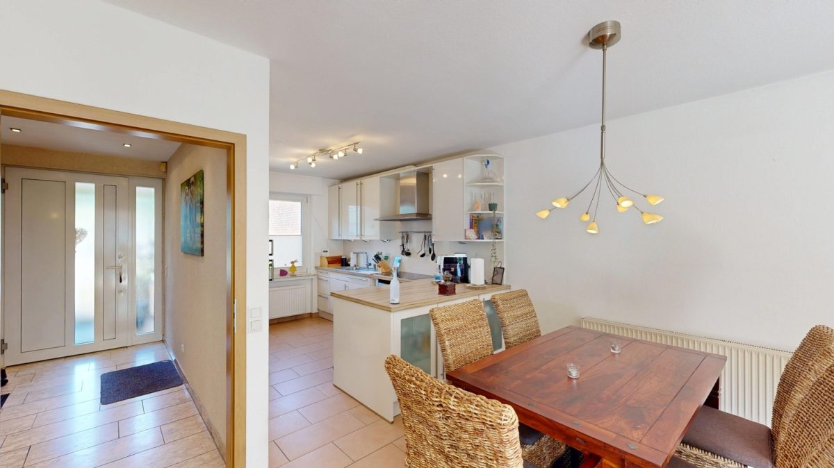 Immobilienangebot - Hamm - Häuser - Provisionsfrei für Käufer: Einfamilienhaus in Hamm-Heessen mit Garten und zwei Garagen für Familien
