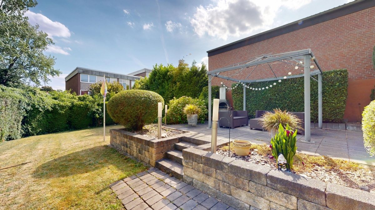 Immobilienangebot - Hamm - Häuser - Provisionsfrei für Käufer: Einfamilienhaus in Hamm-Heessen mit Garten und zwei Garagen für Familien