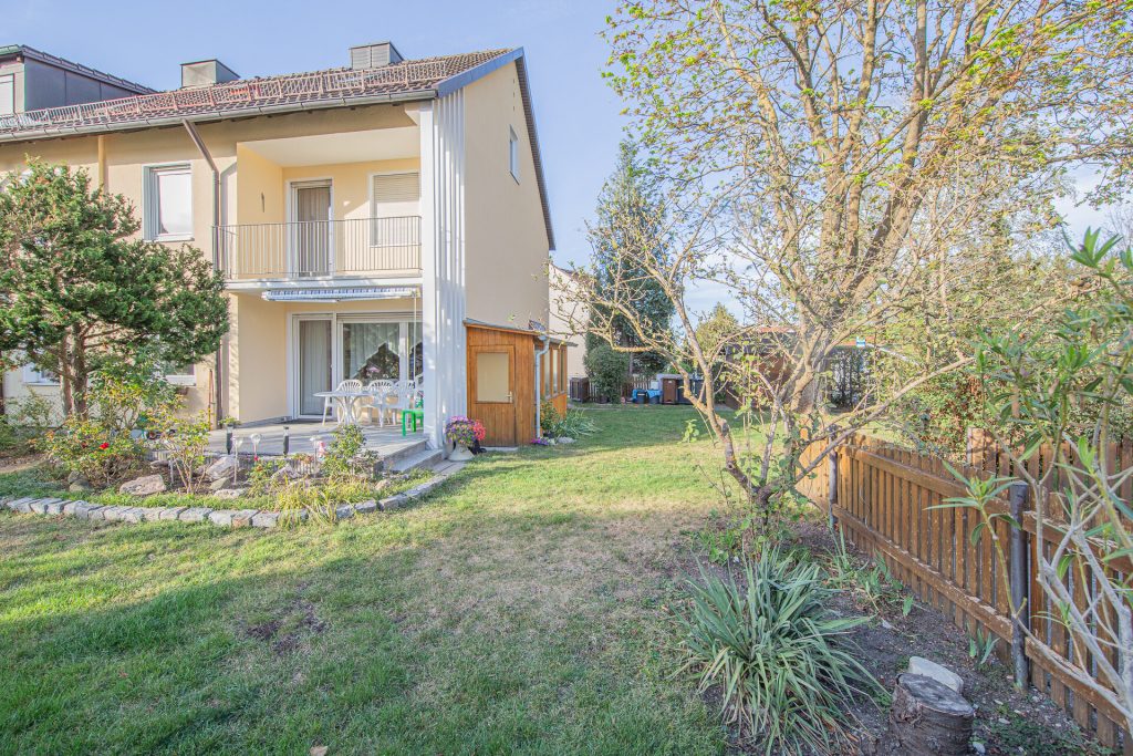 Veltrup Immobilien - Immobilienangebot - Königsbrunn - Wohnen - TOP ANGEBOT!! - CHARMANTE DOPPELHAUSHÄLFTE MIT SCHÖNEM GARTEN IN KÖNIGSBRUNN